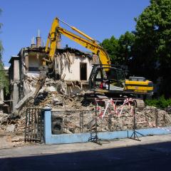 Obrázok TESLOVA-BA_2007-05-18-15h25m24.JPG z galérie - Demolácia tehlového domu - Teslova ul. Bratislava