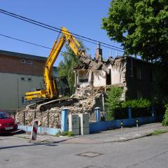 Obrázok TESLOVA-BA_2007-05-18-15h25m56.JPG z galérie - Demolácia tehlového domu - Teslova ul. Bratislava