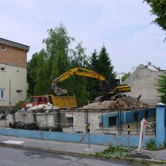 Obrázok TESLOVA-BA_2007-05-30-14h30m19.JPG z galérie - Demolácia tehlového domu - Teslova ul. Bratislava