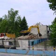 Obrázok TESLOVA-BA_2007-05-30-14h30m35.JPG z galérie - Demolácia tehlového domu - Teslova ul. Bratislava