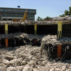 Obrázok GARAZE-PANORAMA1_2007-07-14-12h54m36.JPG z galérie - Demolácia podzemných garáží - Panorama City 1