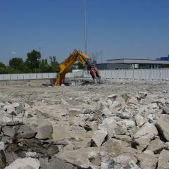 Obrázok GARAZE-PANORAMA1_2007-07-15-14h08m29.JPG z galérie - Demolácia podzemných garáží - Panorama City 1