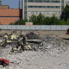 Obrázok GARAZE-PANORAMA1_2007-07-21-10h58m19.JPG z galérie - Demolácia podzemných garáží - Panorama City 1