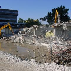 Obrázok GARAZE-PANORAMA1_2007-08-01-09h26m02.JPG z galérie - Demolácia podzemných garáží - Panorama City 1