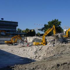 Obrázok GARAZE-PANORAMA1_2007-08-02-08h45m19.JPG z galérie - Demolácia podzemných garáží - Panorama City 1