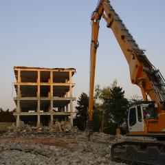 Obrázok VUCHT_2007-10-17-17h13m36.JPG z galérie - Demolácia objektov VUCHT - Bratislava Rača