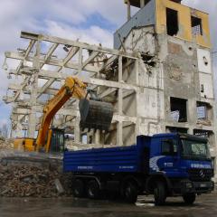 Obrázok MLYNY-PEKARNE-BA_2008-04-04-15h47m47.JPG z galérie - Demolácia objektov Mlyny a pekárne Bratislava