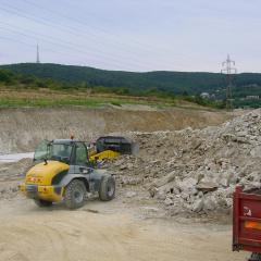 Obrázok AHOJ-BA_2008-09-14-16h02m04.JPG z galérie - Drvenie a triedenie kameniva - Ahoj Bratislava