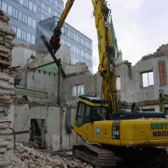 Obrázok KEFARSKE-FAZULOVA_2008-09-21-11h42m47.JPG z galérie - Demolácia objektu Kefárske Závody - Fazuľová ul. Bratislava