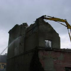 Obrázok KEFARSKE-FAZULOVA_2008-09-21-12h04m21.JPG z galérie - Demolácia objektu Kefárske Závody - Fazuľová ul. Bratislava