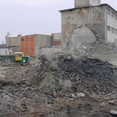 Obrázok CEVASERVIS-BA_2009-12-12-10h35m41.JPG z galérie - Demolácia železobetónových síl - Cevaservis Stupava