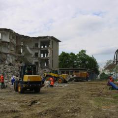 Obrázok EMERSON-NM_2005-05-17-16h22m06.JPG z galérie - Demolácia objektu Vzduchotechniky - EMERSON Nové Mesto nad Váhom