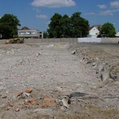 Obrázok EMERSON-NM_2005-06-21-12h28m12.JPG z galérie - Demolácia objektu Vzduchotechniky - EMERSON Nové Mesto nad Váhom