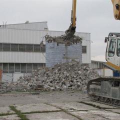 Obrázok KOMIN-VW_2009-11-27-10h31m04.jpg z galérie - Demolácia komína starej lakovne - VW Bratislava