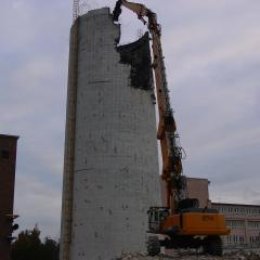 Obrázok TAPLAREN-CULENOVA_2009-10-27-17h01m03.JPG z galérie - Demolácia komína - Tepláreň Čulenova ul. Bratislava