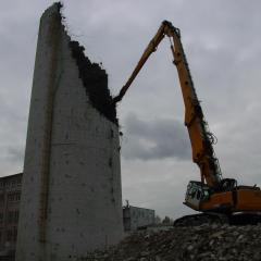 Obrázok TAPLAREN-CULENOVA_2009-10-28-12h33m57.JPG z galérie - Demolácia komína - Tepláreň Čulenova ul. Bratislava