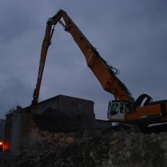 Obrázok TAPLAREN-CULENOVA_2009-10-29-17h39m32.JPG z galérie - Demolácia komína - Tepláreň Čulenova ul. Bratislava