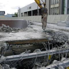 Obrázok GARAZE-JT_2011-06-25-09h50m38.JPG z galérie - Demolácia podzemných garáží - J&T Bratislava