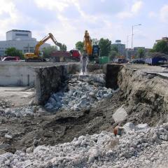 Obrázok GARAZE-JT_2011-08-05-15h09m45.JPG z galérie - Demolácia podzemných garáží - J&T Bratislava