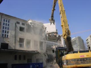 Demolácia objektov Meinl Bratislava