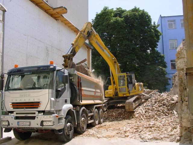 Demolácia bytového domu Kozia ul. Bratislava - IKM a.s.