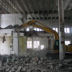 Obrázok STROJARNE-PB_2004-03-12-16h42m06.JPG z galérie - Demolácia vnútra haly objektu Považských strojární - Považská Bystrica