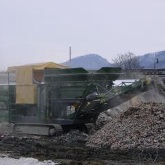 Obrázok STROJARNE-PB_2004-03-12-17h28m49.JPG z galérie - Demolácia vnútra haly objektu Považských strojární - Považská Bystrica