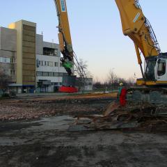 Obrázok DUSLO-ELEKTRO_2011-12-20-16h20m24.JPG z galérie - Demolácia objektov Elektrolýzy - DUSLO a.s. Šaľa