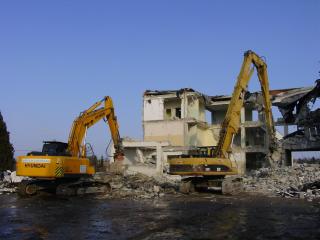 Demolácia objektov Novodev - Nové Zámky