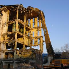 Obrázok LIEHOVAR-LEOPOLDOV_2006-01-10-16h18m03.JPG z galérie - Demolácia objektov liehovaru - Leopoldov