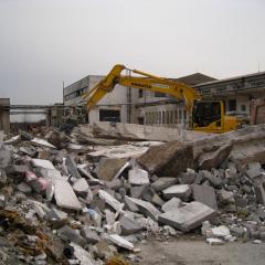 Obrázok LIEHOVAR-LEOPOLDOV_2009-12-16-09h39m43.JPG z galérie - Demolácia objektov liehovaru - Leopoldov