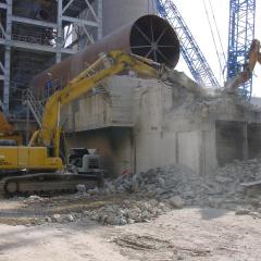 Obrázok ROHOZNIK-RP2_2004-04-15-15h52m13.JPG z galérie Demolácia základov rotačnej pece č.2 - HOLCIM Rohožník