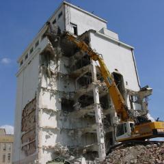 Obrázok POLNONAKUP-GA_2006-06-20-15h18m42.JPG z galérie - Demolácia objektu - Poľnonákup Galanta