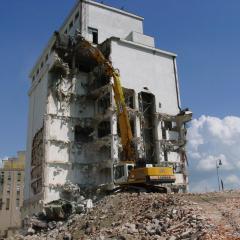 Obrázok POLNONAKUP-GA_2006-06-20-15h19m04.JPG z galérie - Demolácia objektu - Poľnonákup Galanta